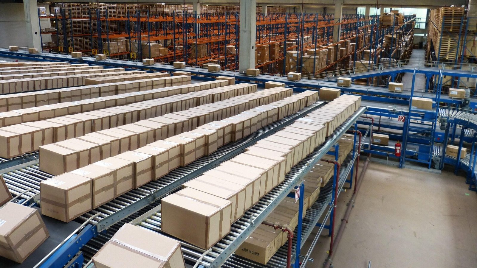 pack and distribute boxes through a conveyor belt | automation engineering