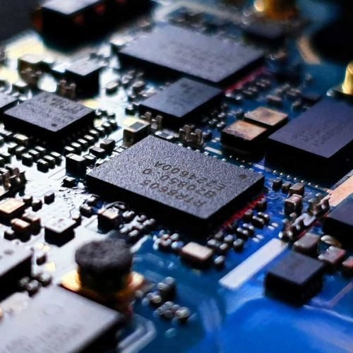 What Is an Electronics Engineer? A Simple Guide to a Smart Career Path